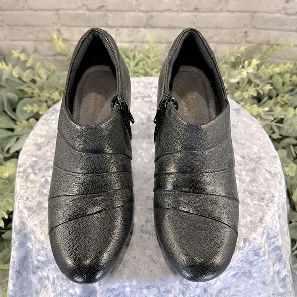 Clark’s Bendables Black Leather Layered Side-Zip RoundToe Shootie Heels WMS 6M - Picture 3 of 11